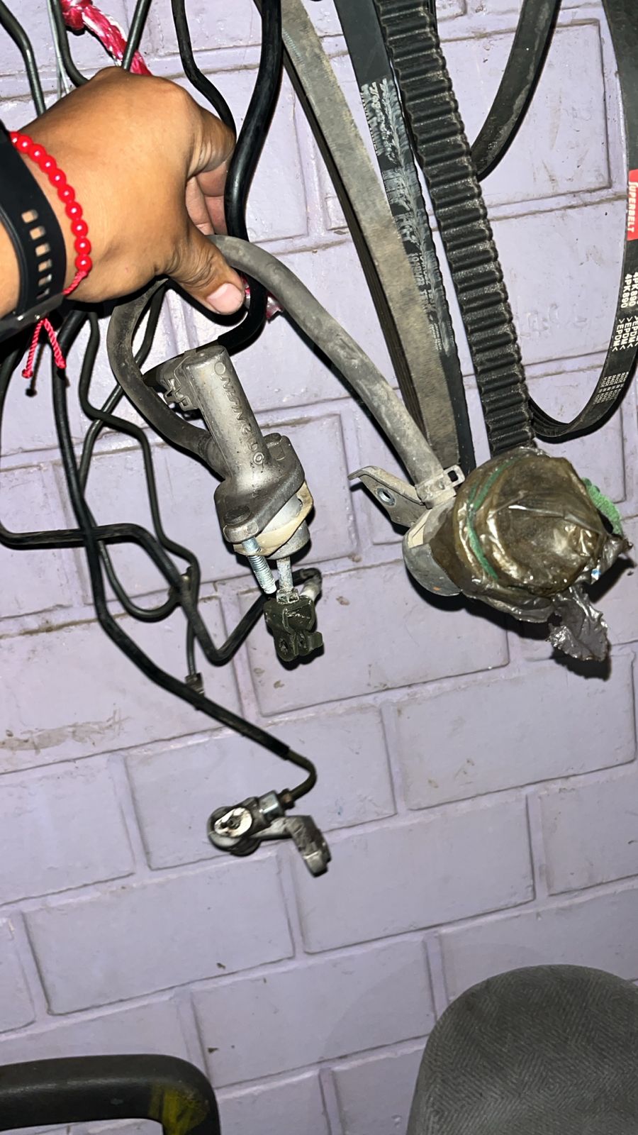 Bomba central de clutch para Honda Civic 2001–2005, ideal para eliminar fugas, pedal hundido o dificultad al cambiar de marcha. Fabricada con materiales de alta calidad para un funcionamiento confiable y duradero.
✔ Compatible con Civic 2001–2005
✔ Repuesto de alta durabilidad
✔ Mejora la presión y respuesta del pedal
✔ Instalación directa
Entrega inmediata en Guatemala.
📲 WhatsApp 42853315