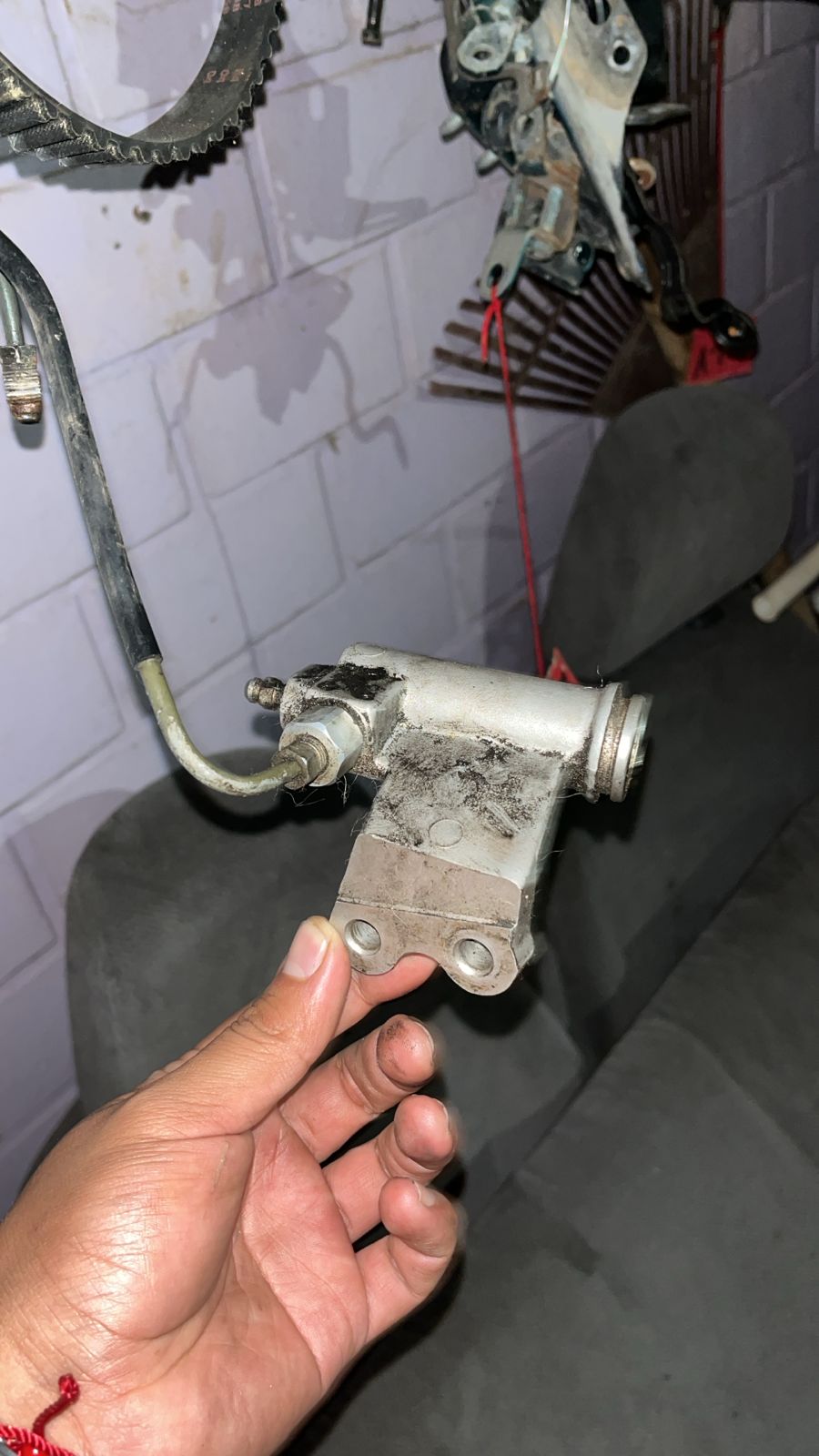 Bomba central de clutch para Honda Civic 2001–2005, ideal para eliminar fugas, pedal hundido o dificultad al cambiar de marcha. Fabricada con materiales de alta calidad para un funcionamiento confiable y duradero.

✔ Compatible con Civic 2001–2005
✔ Repuesto de alta durabilidad
✔ Mejora la presión y respuesta del pedal
✔ Instalación directa

Entrega inmediata en Guatemala.
📲 WhatsApp 42853315