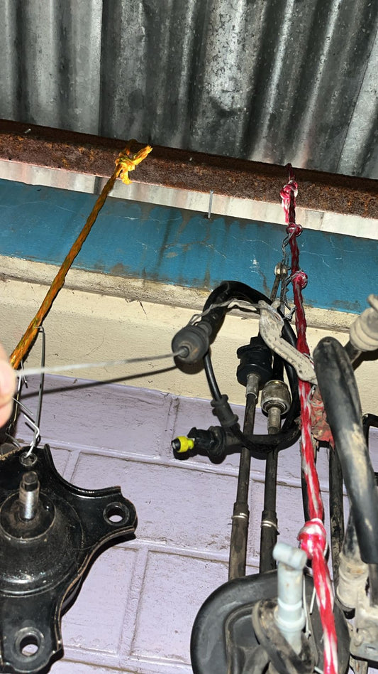 Cable de clutch usado original para Honda Civic 2001–2005, probado y en excelente estado funcional. Ideal para reemplazar un cable estirado, duro o dañado, devolviendo la suavidad y precisión al pedal.

✔ Pieza original Honda
✔ Funcionamiento garantizado
✔ Ajuste perfecto, instalación directa
✔ Ideal para transmisiones mecánicas

Entrega inmediata en Guatemala.
📲 WhatsApp 42853315