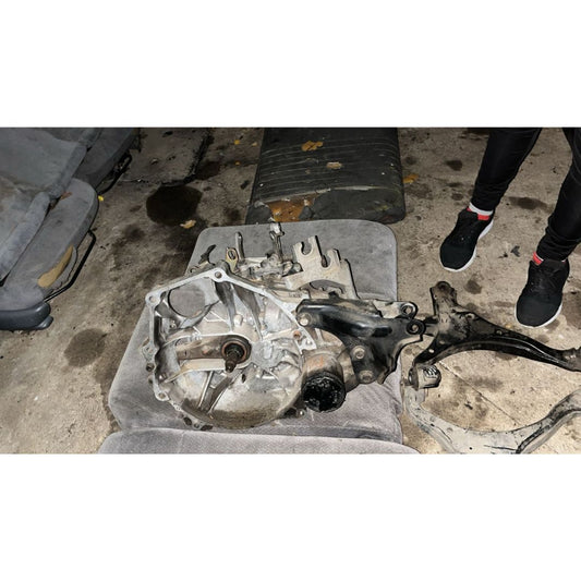 Caja mecánica usado original para Honda Civic 2001–2005, ideal para reemplazo directo y mantener el rendimiento confiable de tu motor. Pieza en excelente estado, probada y garantizada para un funcionamiento suave y preciso en modelos 1.7 y compatibles de esta generación.

✔ Ajuste perfecto
✔ Original Honda
✔ Funcionamiento probado
✔ Ideal para restauración o reparación

Disponible para entrega inmediata en Guatemala.

📲 WhatsApp 42853315