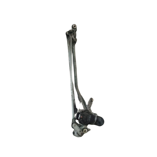 Motor de parabrisas usado original para Honda Civic, compatible con modelos del 2001 al 2005. Diseñado para asegurar un movimiento constante, suave y potente de las escobillas, garantizando visibilidad óptima bajo lluvia y condiciones adversas. Fabricado con componentes duraderos que ofrecen larga vida útil y funcionamiento confiable.