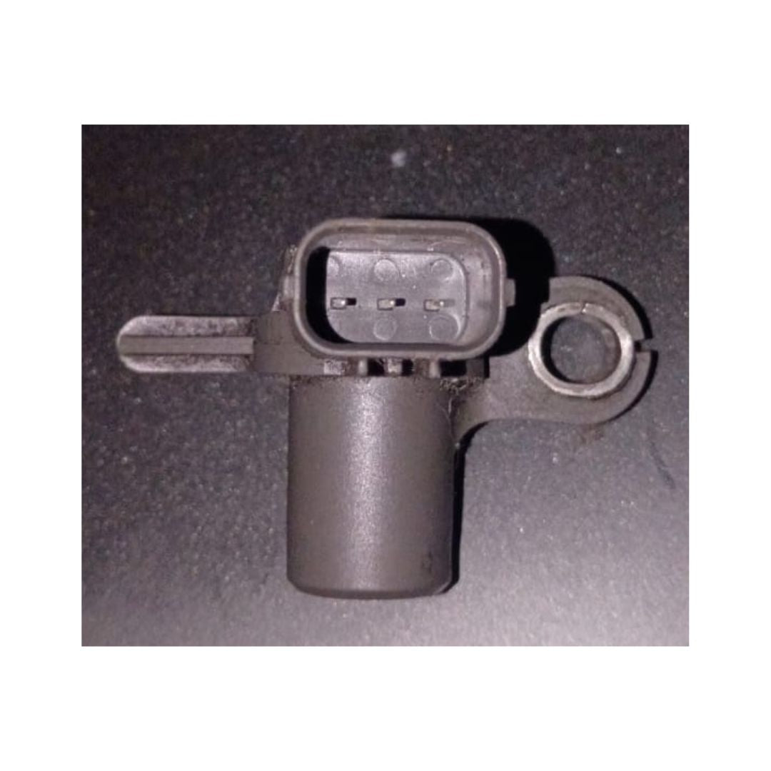 Sensor de eje de cigüeñal usado original para Honda Civic 2001–2005, probado y en excelente estado funcional. Este repuesto OEM conserva su precisión de fábrica, garantizando una lectura exacta de la posición del cigüeñal para un arranque estable, mejor rendimiento y funcionamiento correcto del motor.

Perfecto para reemplazar sensores dañados que causan fallos de encendido, apagados inesperados o pérdida de potencia. Conserva su conector original, puntos de montaje intactos y no presenta reparaciones ni mo
