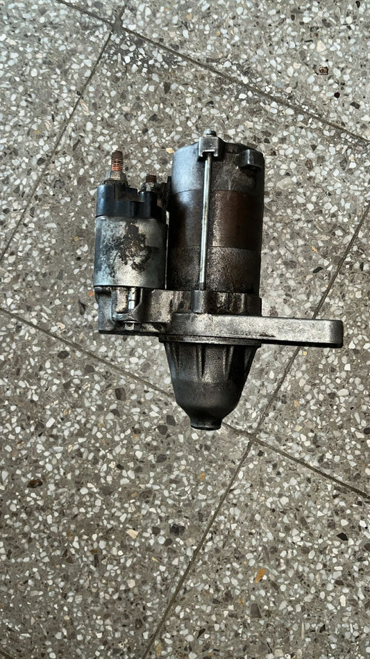 Starter usado original para Honda Civic 2001–2005, probado y funcionando al 100%. Ideal para restaurar el sistema de arranque sin adaptaciones ni fallas inesperadas.

✔ Pieza original de fábrica
✔ Instalación directa, sin modificaciones
✔ Compatible con versiones Sedan y Coupe
✔ excelente rendimiento y durabilidad

Entrega inmediata en Guatemala.
📲 WhatsApp 42853315