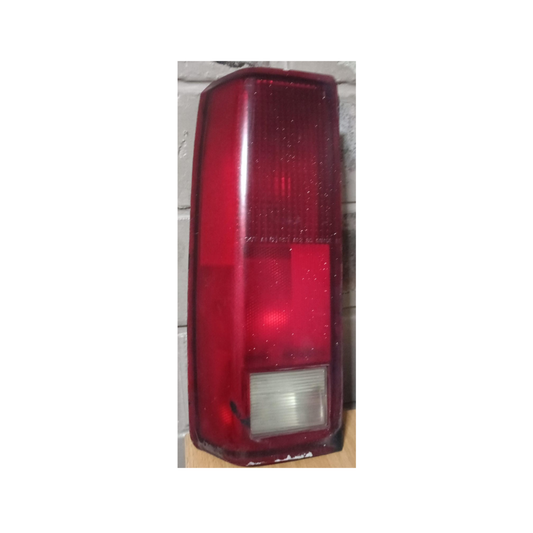 Mejora la seguridad y apariencia de tu Chevrolet S10 con este stop trasero izquierdo de excelente calidad. Diseñado para un ajuste preciso y una instalación sencilla, ideal para reemplazar piezas dañadas, quebradas o desgastadas. Compatible con diversas versiones de Chevrolet S10 según modelo y año.

Características:
✅ Lado izquierdo (piloto)
✅ Excelente ajuste y acabado
✅ Material resistente y duradero
✅ Fácil instalación
✅ Ideal para reemplazo directo