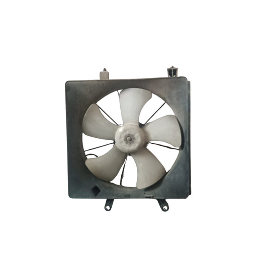 Ventilador de agua nuevo para Honda Civic, compatible con modelos del 2001 al 2005. Diseñado para mantener la temperatura ideal del motor y evitar el sobrecalentamiento, ofreciendo un flujo de aire constante y eficiente. Fabricado con materiales resistentes y duraderos, ideal para reemplazar ventiladores dañados o con bajo rendimiento.
